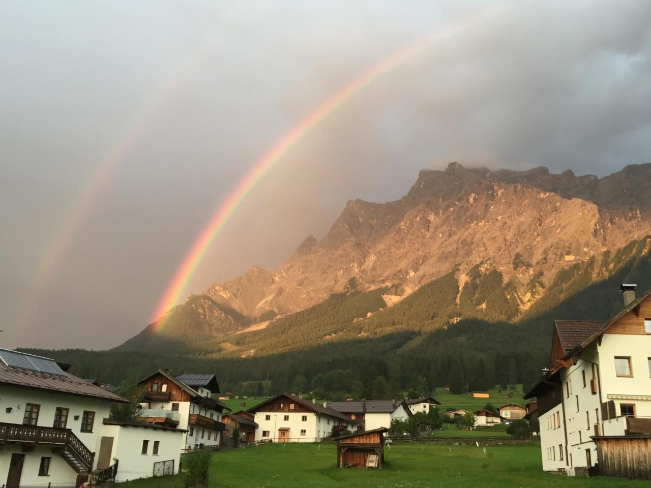 Hotel Alpin Ehrwald Kültér fotó